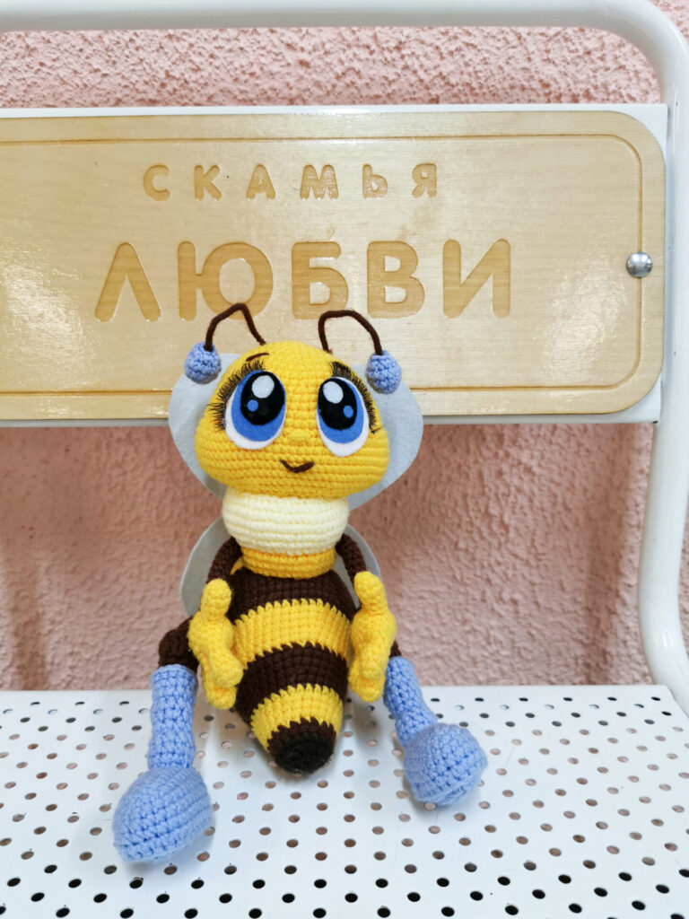 Образовательная экспедиция СОТ в Костромскую область: символ экспедиции – вязаная пчёлка Сота
